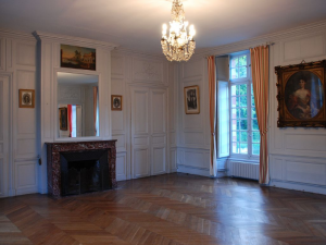Salon de réception pour mariages ou événements professionnels au château de Beaulieu à Pécy